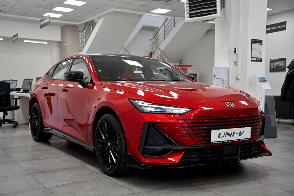 Changan UNI-V Техно, красный