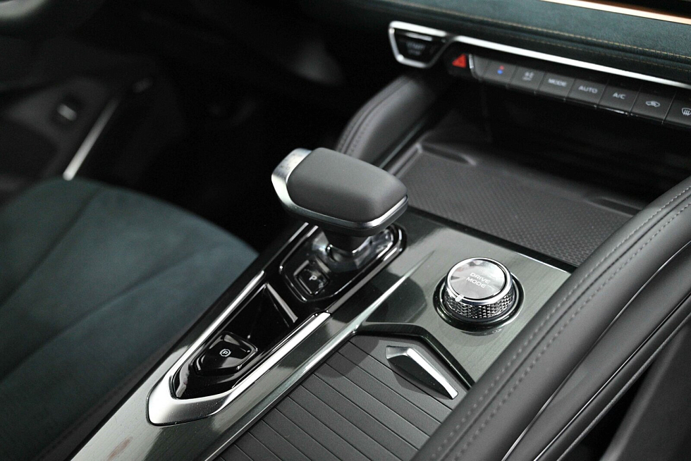 Geely Monjaro Flagship (2023-2025), синий