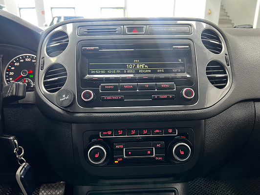 Volkswagen Tiguan Avenue, 2012 года, пробег 305872 км
