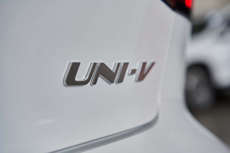 Changan UNI-V Люкс, белый