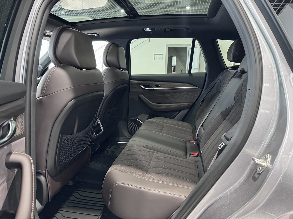 Geely Monjaro Flagship (2023-2025), серебряный