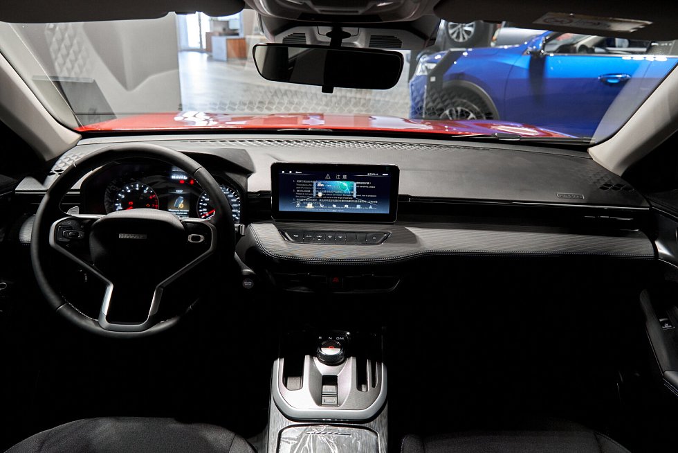 Haval Jolion Оптимум, красный