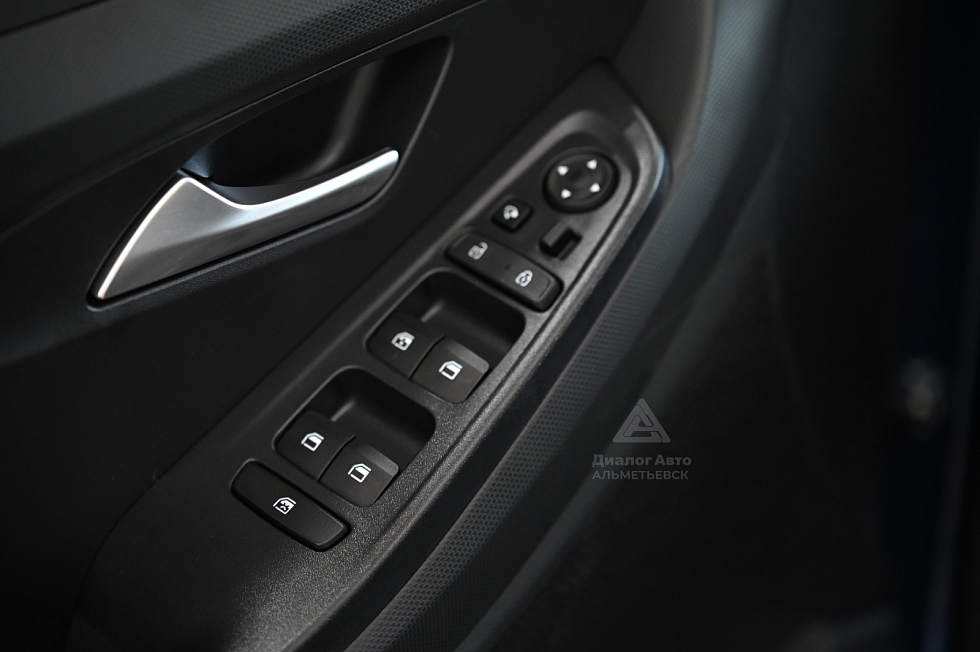 Solaris HC Лайфстайл (LifeStyle) (АТ), синий