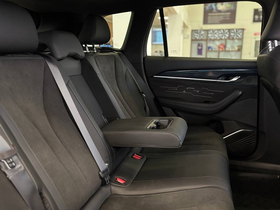 Geely Monjaro Flagship, белый