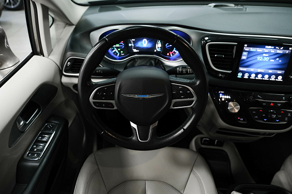 Chrysler Pacifica, 2017 года, пробег 77836 км