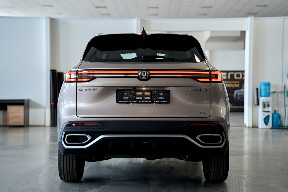 Changan UNI-S Техно, золотой