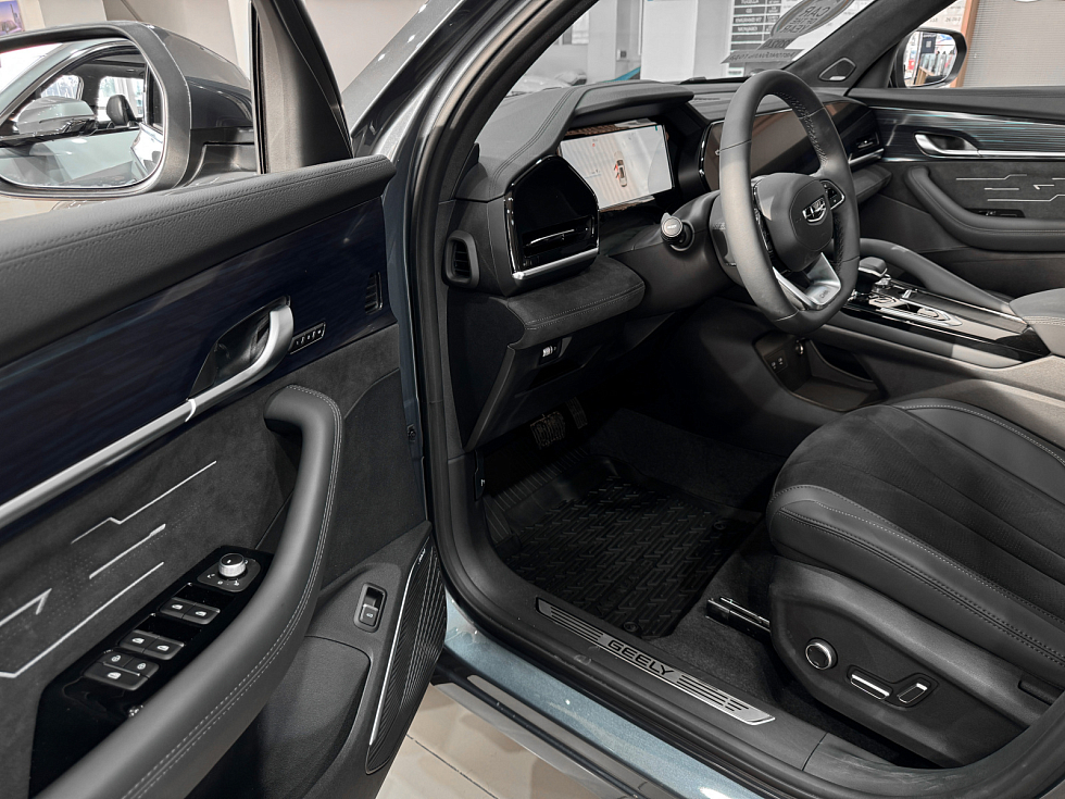 Geely Monjaro Флагман, серый