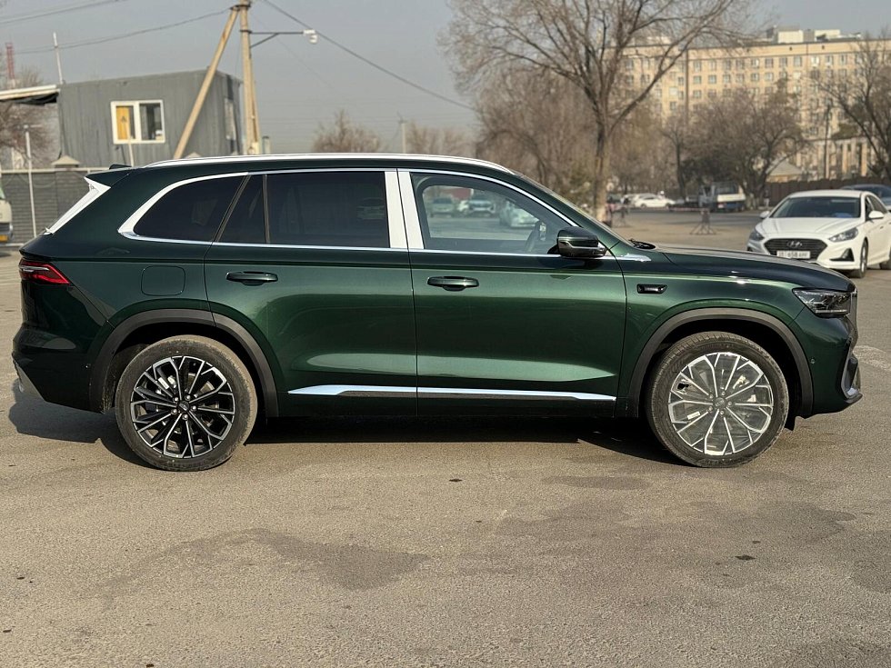 Geely Monjaro Люкс, зеленый