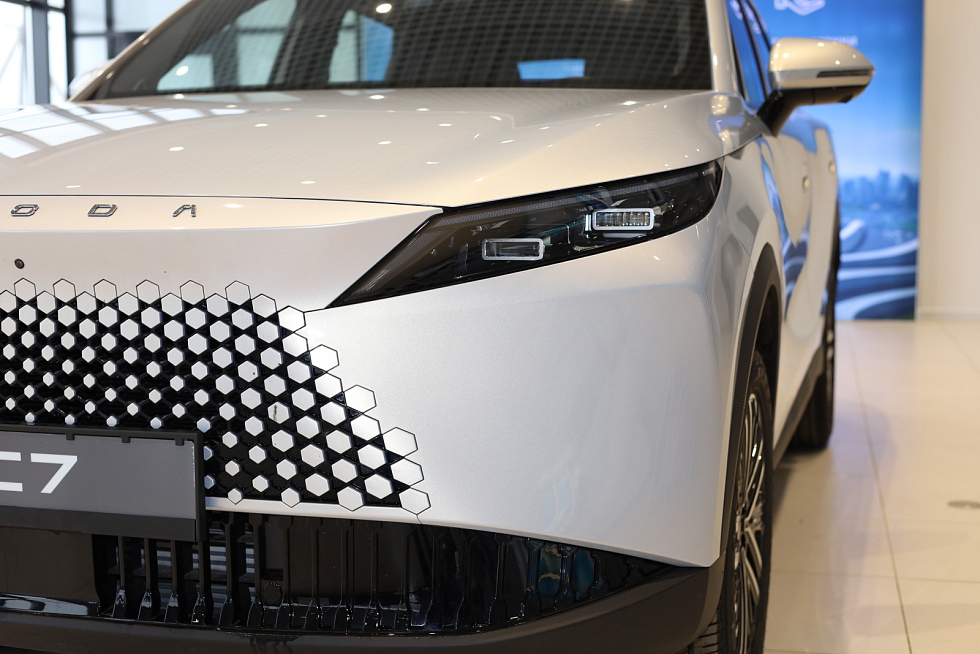 Omoda C7 Актив, серебряный