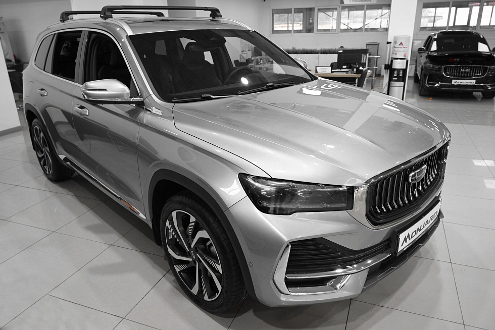 Geely Monjaro Люкс, серебряный