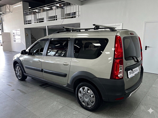 Lada (ВАЗ) Largus Luxe (5 мест), 2018 года, пробег 185000 км