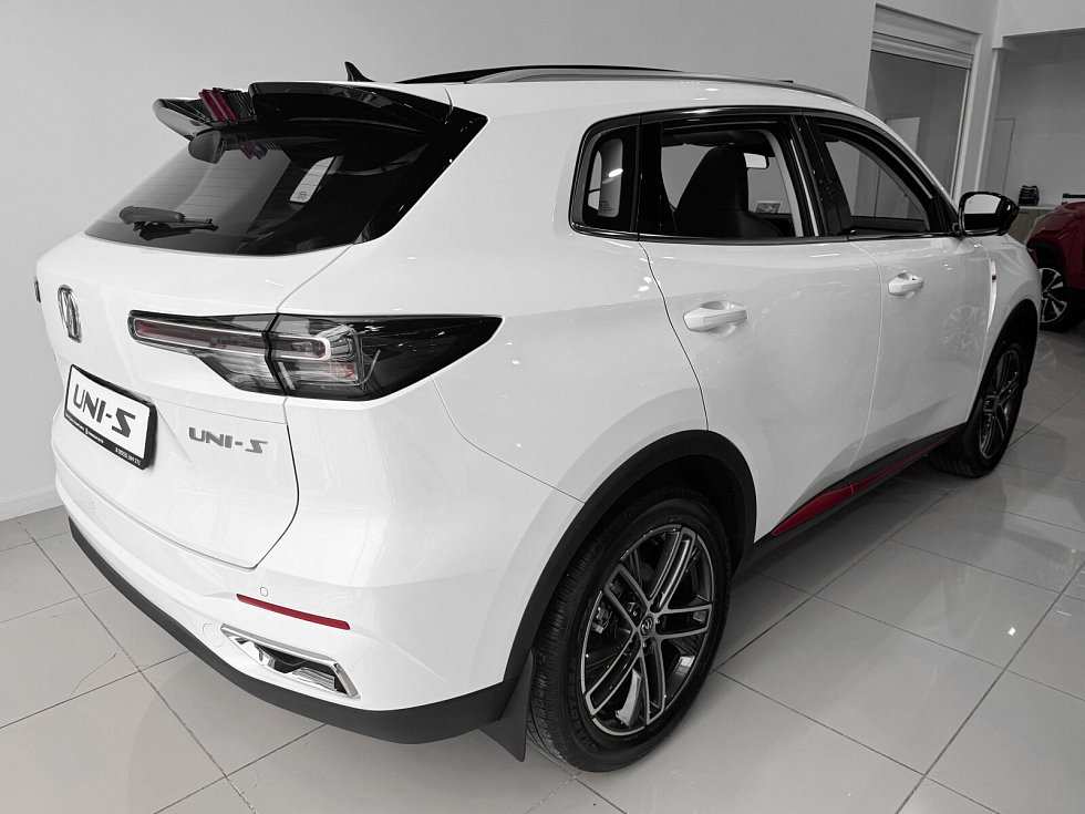 Changan UNI-S Техно, белый