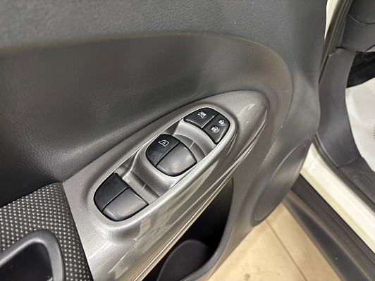 Nissan Juke SE, 2012 года, пробег 132828 км